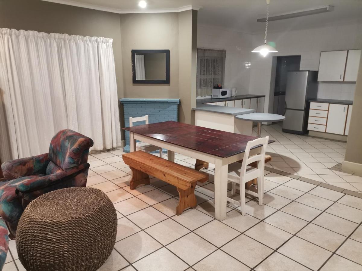 Point Village Hotel And Self Catering موسيلباي المظهر الخارجي الصورة